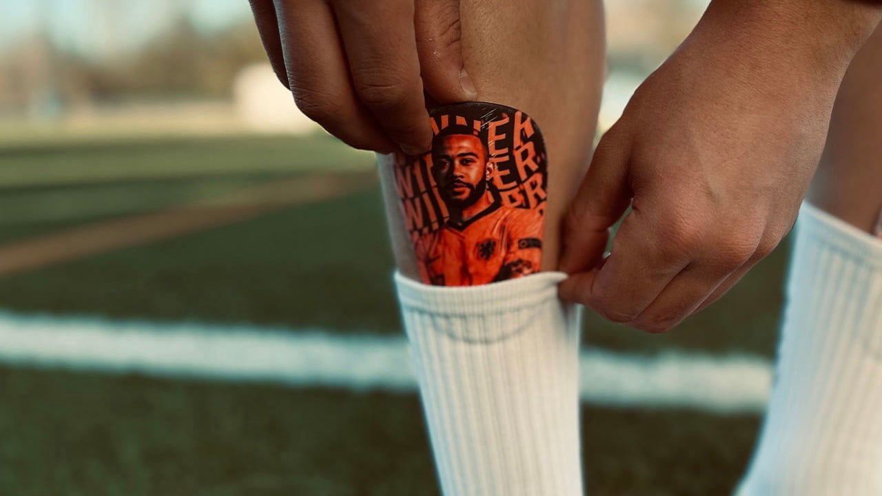 espinilleras de memphis depay mini